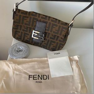 Luxury brown fashion baguette bag
